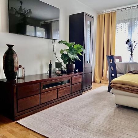 Yellow Apartment Airport Galeria Mokotow Netflix 华沙 外观 照片