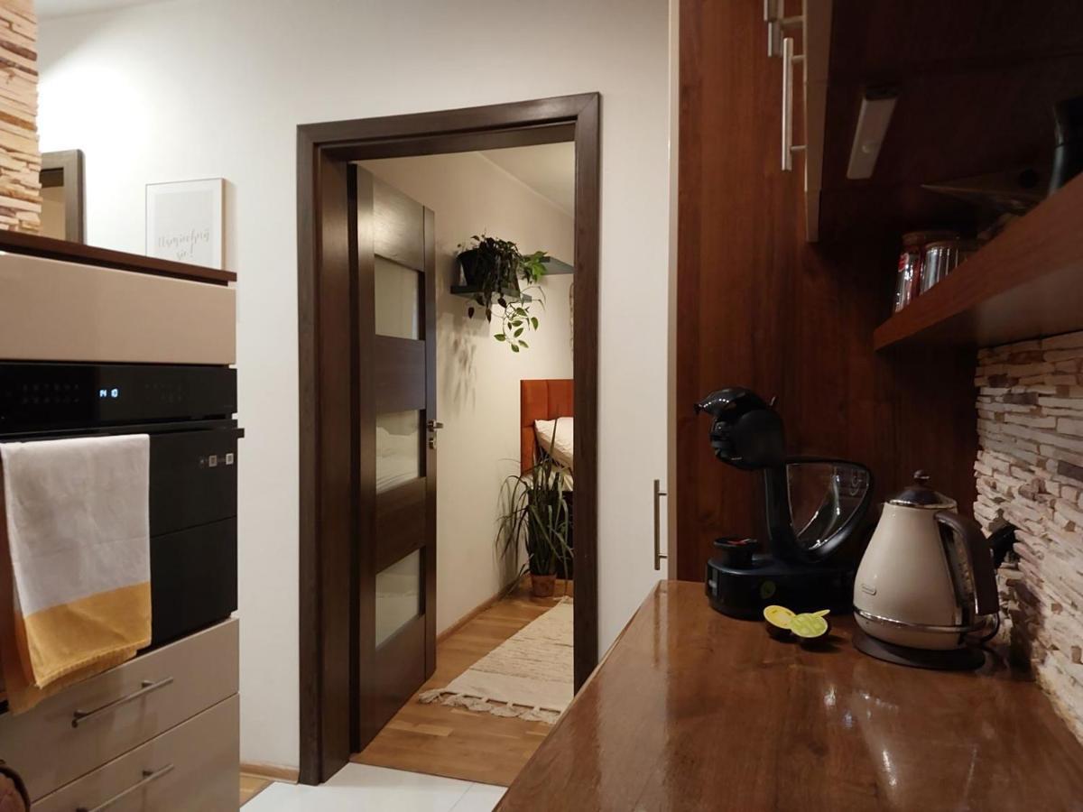 Yellow Apartment Airport Galeria Mokotow Netflix 华沙 外观 照片