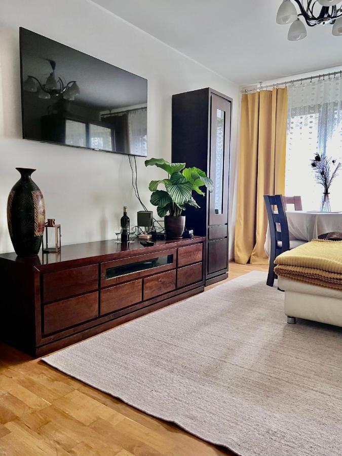 Yellow Apartment Airport Galeria Mokotow Netflix 华沙 外观 照片